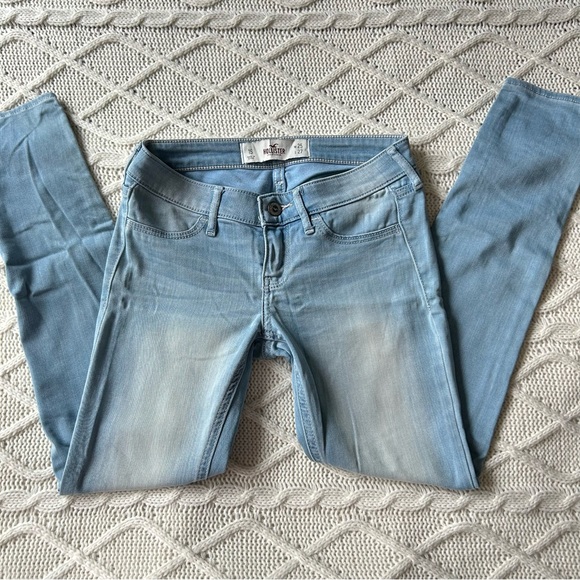 Hollister Light Blue Denim Jeans - Picture 2 of 5